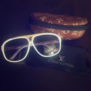 NEVER WORN Louis Vuitton Sunglasses w/ case